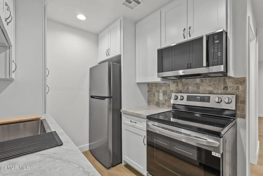 1246 Patricia Avenue 21, Simi Valley, California 93065 home-pic-16