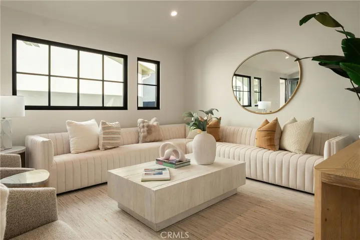 214 Abalone Avenue, Newport Beach, California 92662