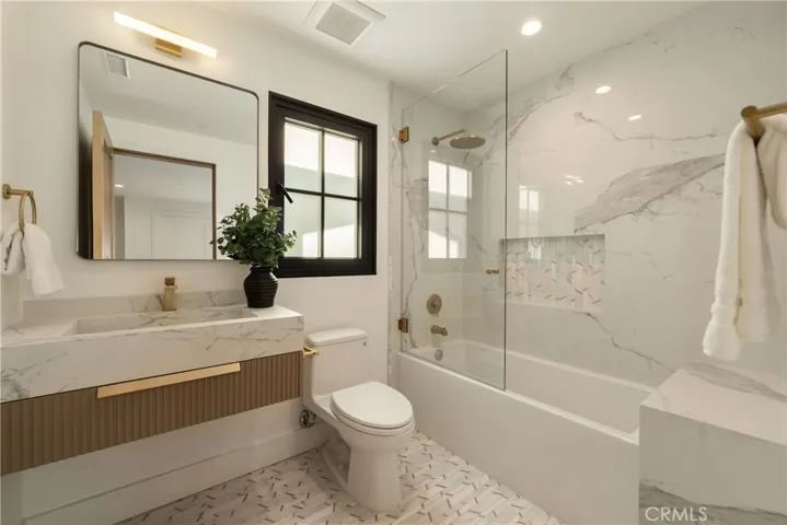 214 Abalone Avenue, Newport Beach, California 92662