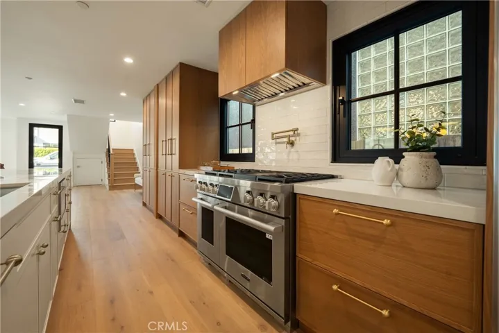 214 Abalone Avenue, Newport Beach, California 92662
