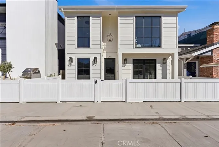 214 Abalone Avenue, Newport Beach, California 92662