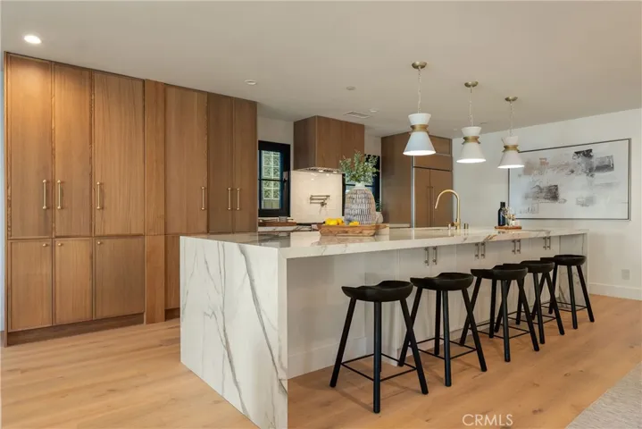 214 Abalone Avenue, Newport Beach, California 92662