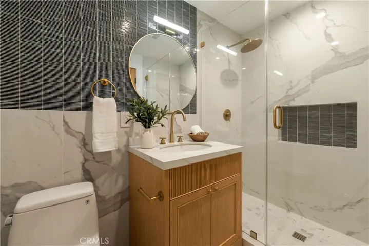 214 Abalone Avenue, Newport Beach, California 92662