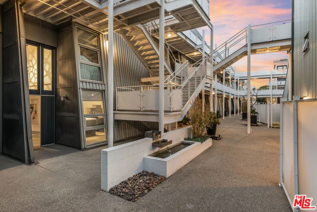 615 Hampton Drive A102, Venice, California 90291 home-pic-32