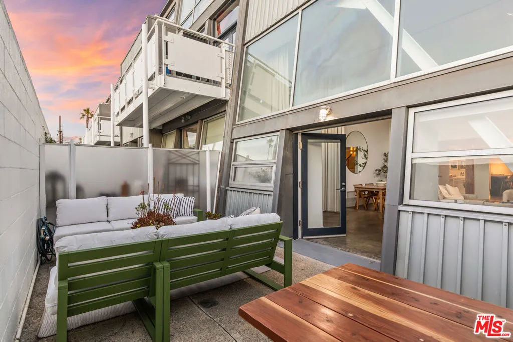615 Hampton Drive A102, Venice, California 90291 home-pic-21