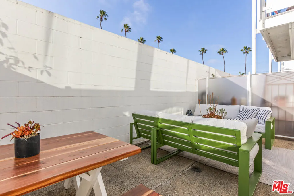 615 Hampton Drive A102, Venice, California 90291 home-pic-4