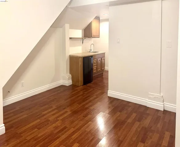 Ground floor bedroom with wet bar and ensuite bath