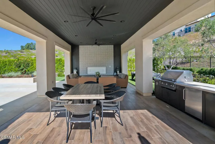 2400 Conroy Covered BBQ