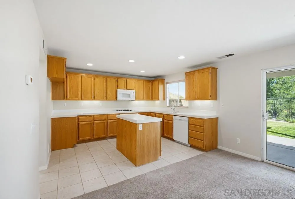 31938 Honeysuckle, Lake Elsinore, California 92532 home-pic-14