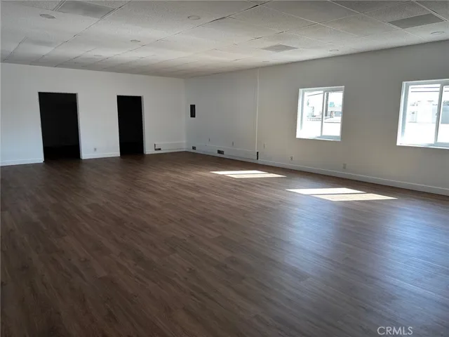 Open space with 2 private offices