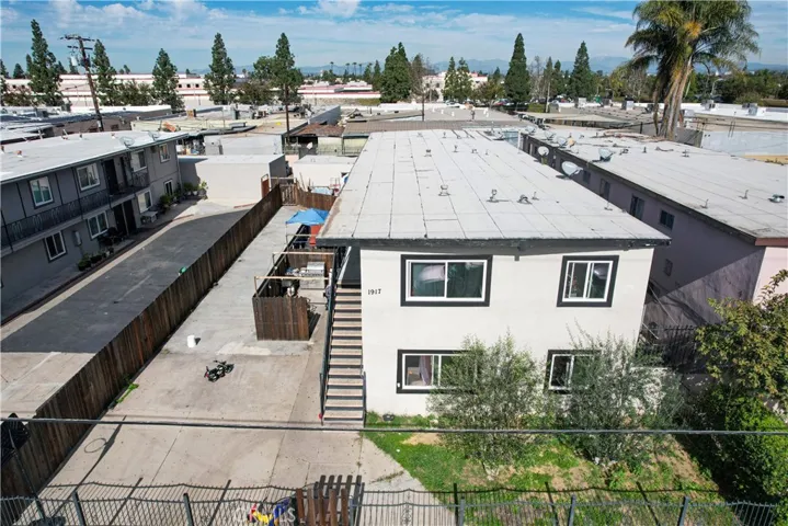 1917 W Myrtle, Santa Ana, California 92703