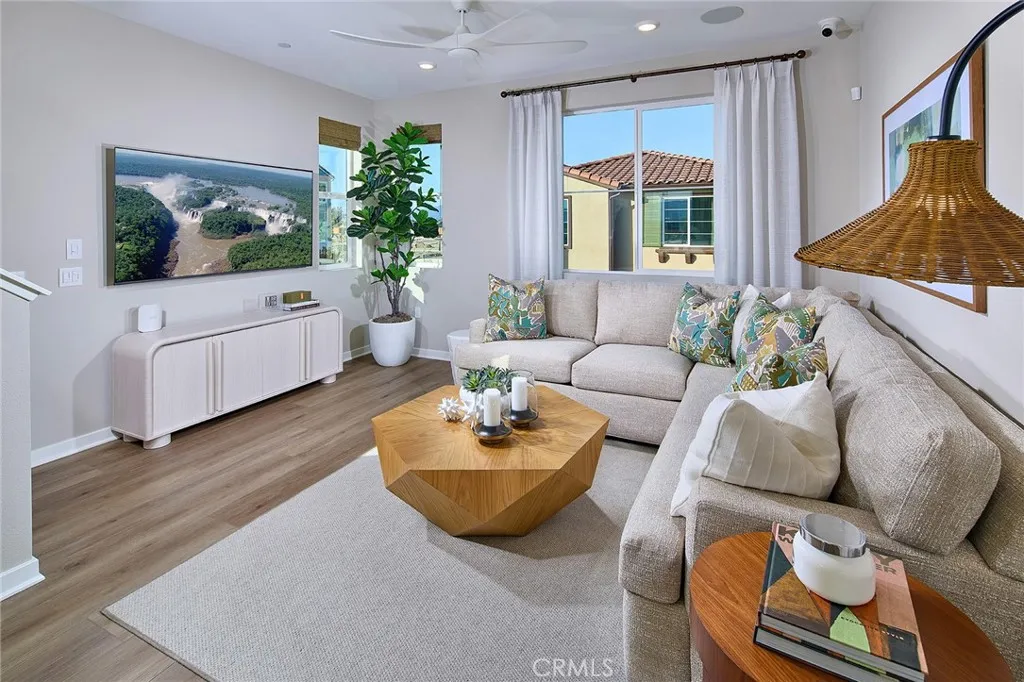 12720 Hampton Avenue, Eastvale, California 92880 home-pic-3