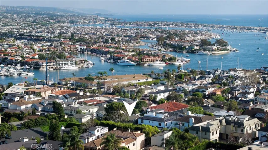 Convenient location to harbor, beach, schools, shopping