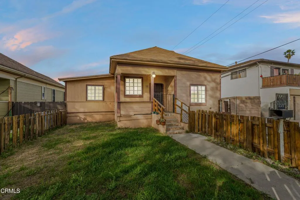 425 W 1st Street, Oxnard, California 93030 home-pic-1
