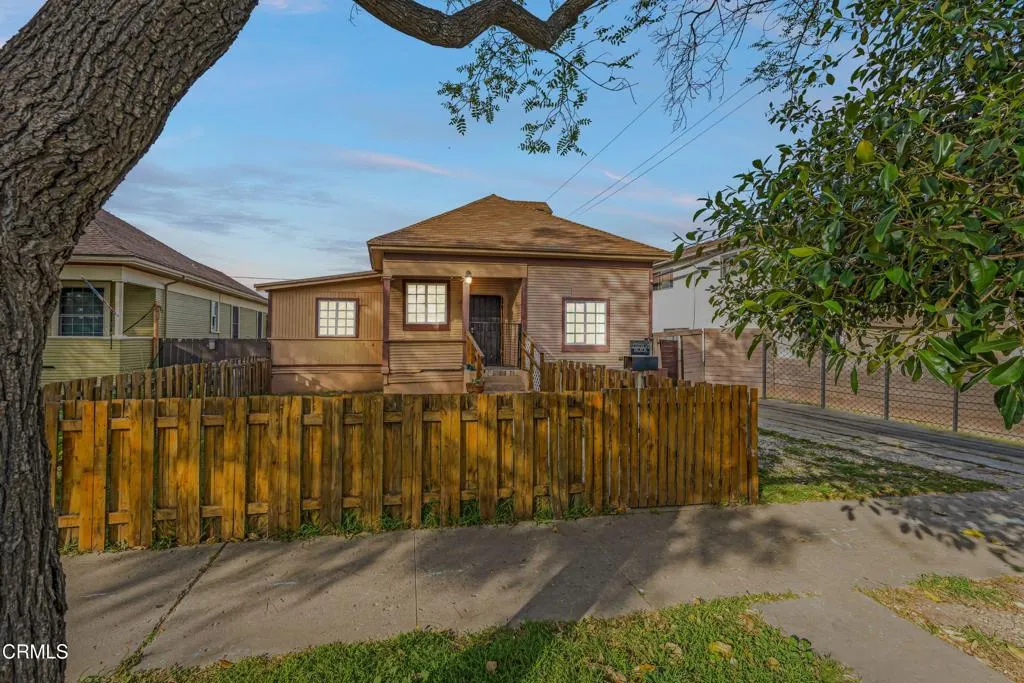 425 W 1st Street, Oxnard, California 93030 home-pic-2