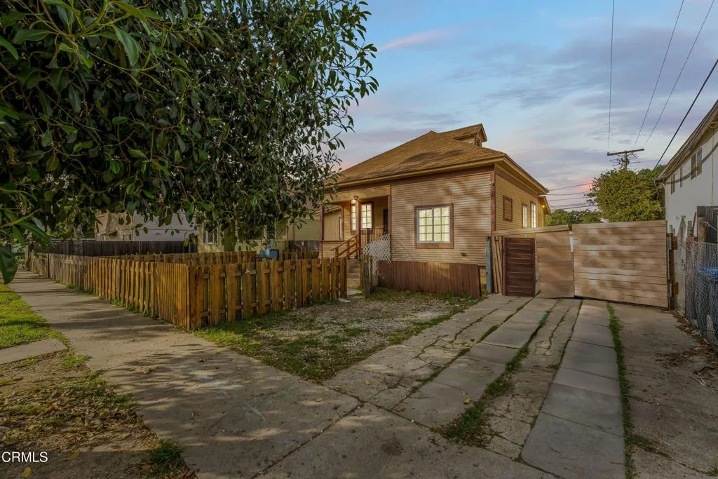 425 W 1st Street, Oxnard, California 93030 home-pic-3