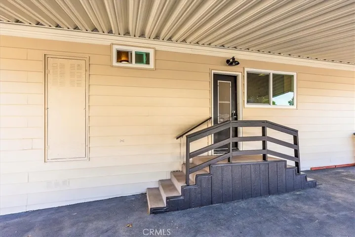 Easy access into kitchen.