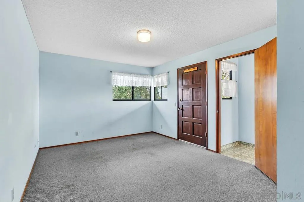 30311 Circle R Lane, Valley Center, California 92082 home-pic-8