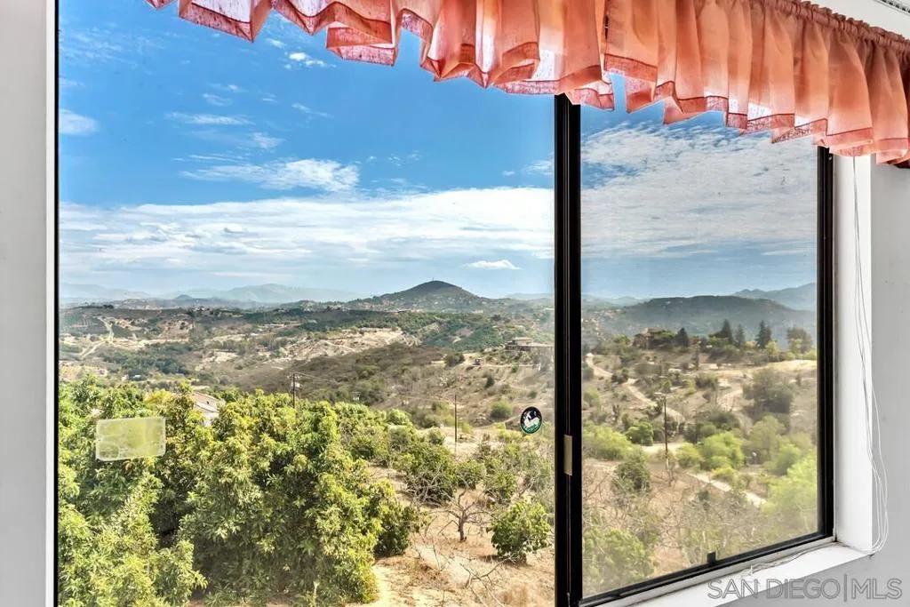30311 Circle R Lane, Valley Center, California 92082 home-pic-36