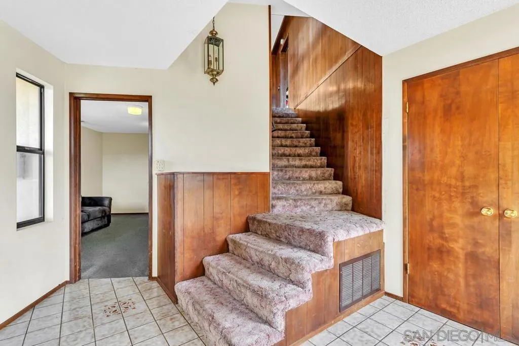 30311 Circle R Lane, Valley Center, California 92082 home-pic-6