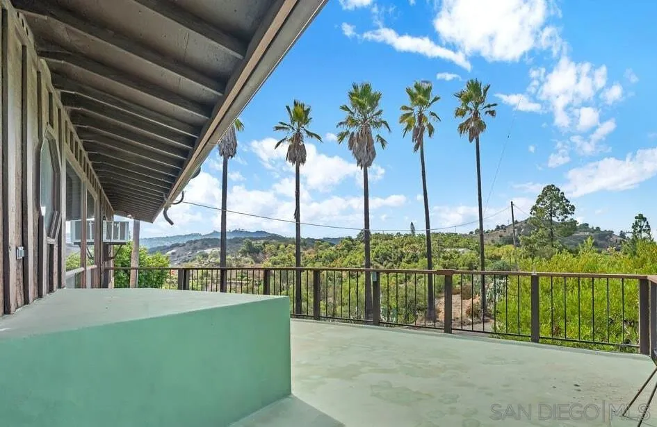30311 Circle R Lane, Valley Center, California 92082 home-pic-16