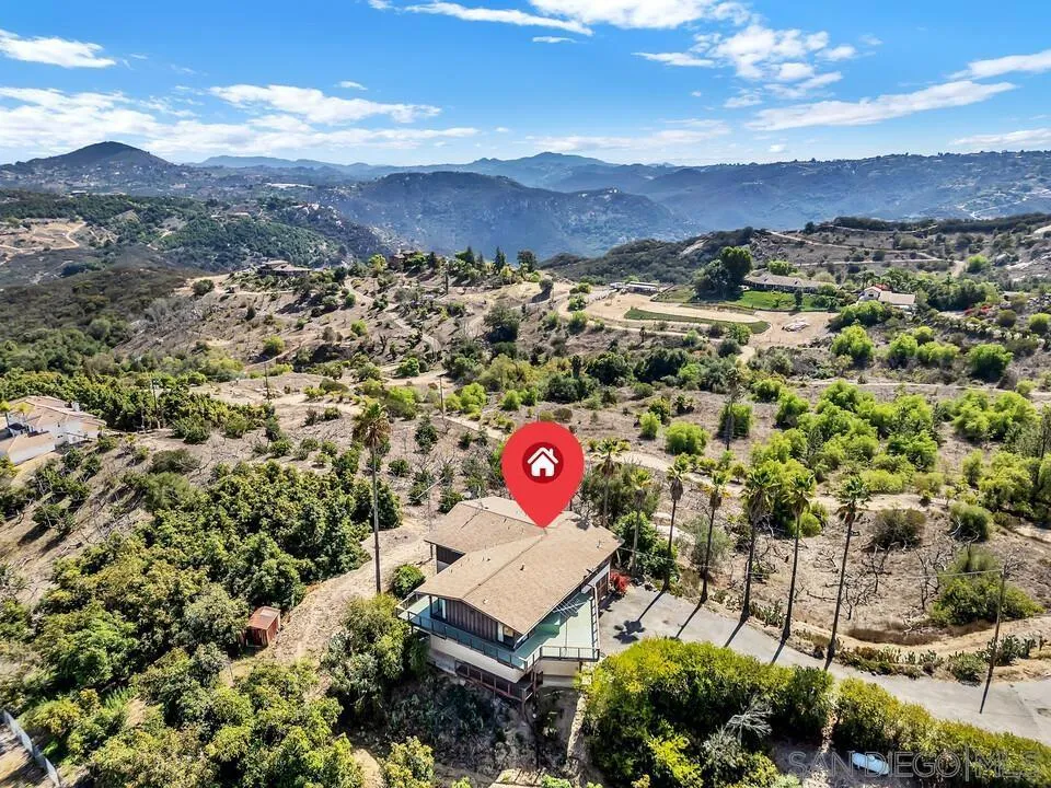 30311 Circle R Lane, Valley Center, California 92082 home-pic-2