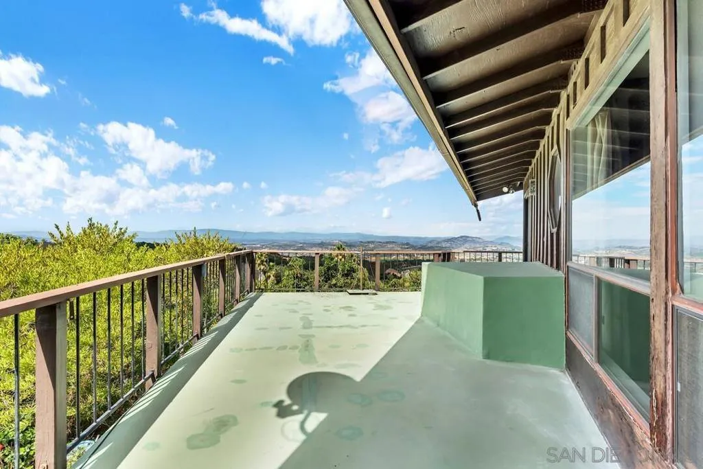 30311 Circle R Lane, Valley Center, California 92082 home-pic-17
