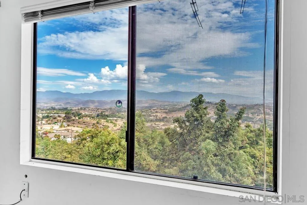 30311 Circle R Lane, Valley Center, California 92082 home-pic-33