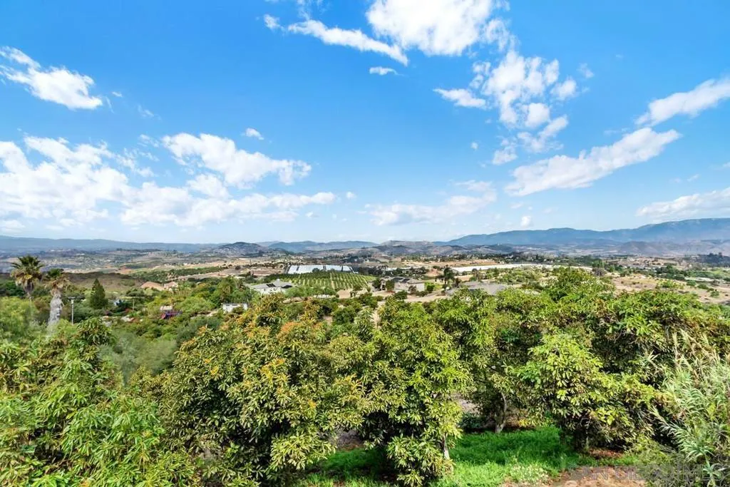 30311 Circle R Lane, Valley Center, California 92082 home-pic-19