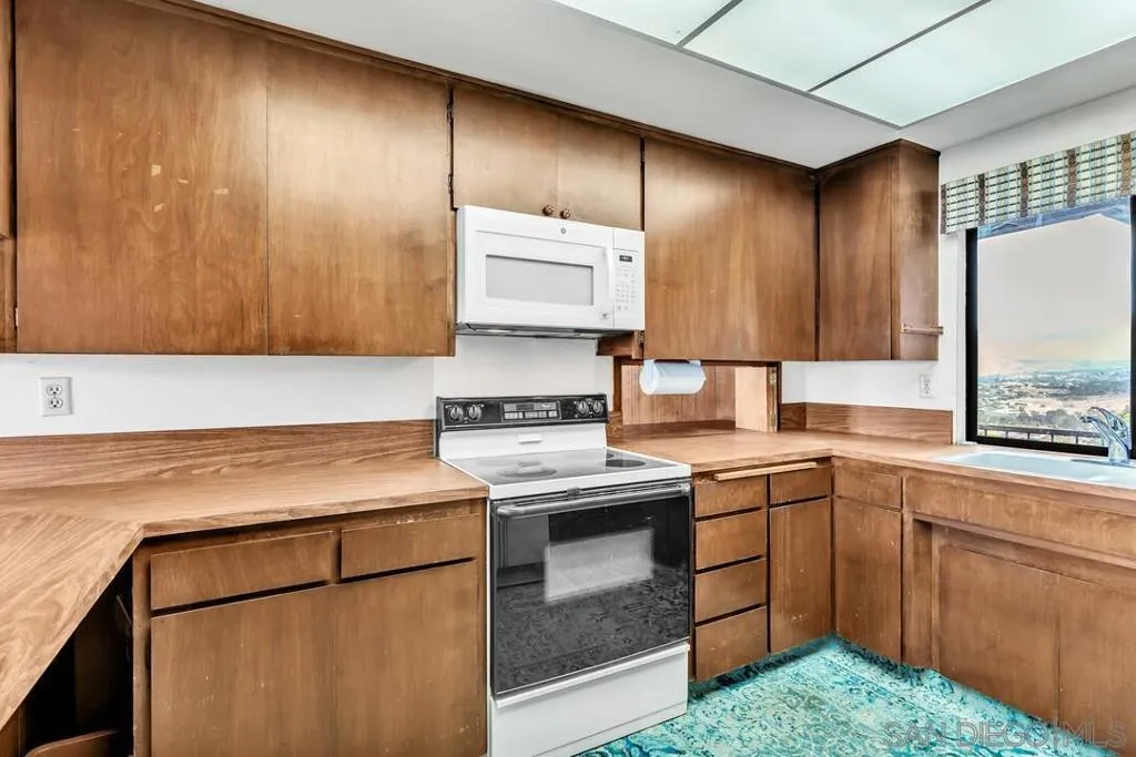 30311 Circle R Lane, Valley Center, California 92082 home-pic-25