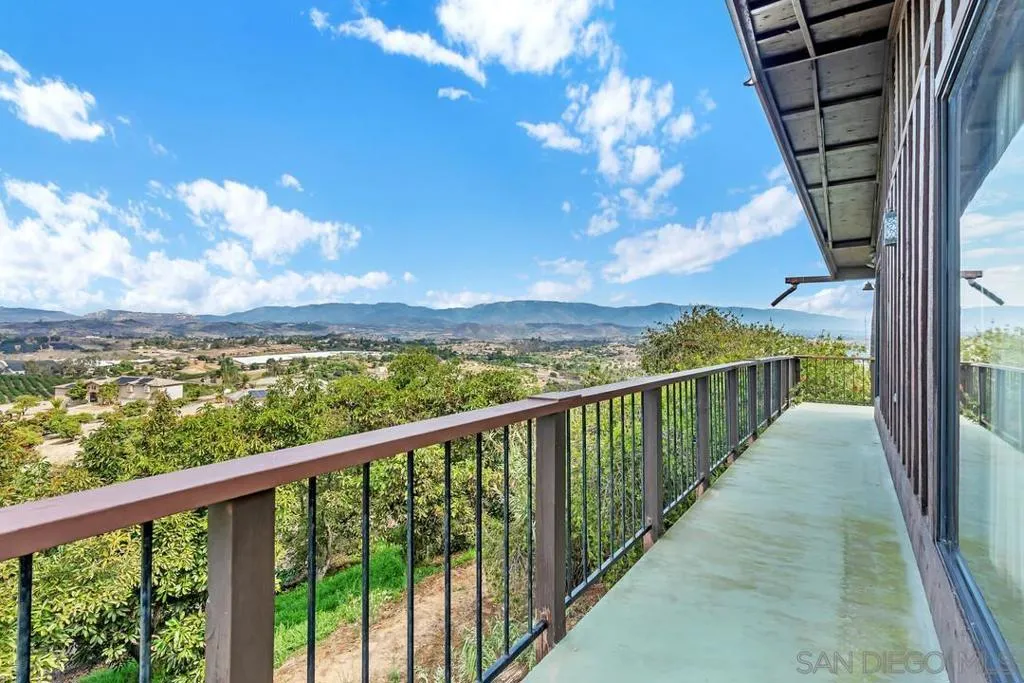 30311 Circle R Lane, Valley Center, California 92082 home-pic-18