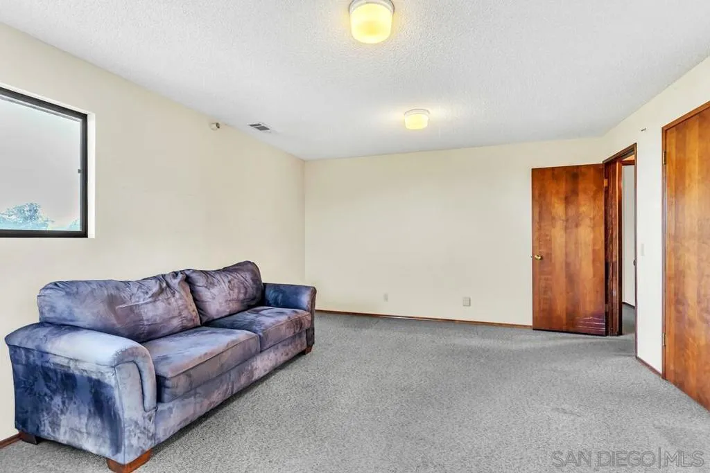 30311 Circle R Lane, Valley Center, California 92082 home-pic-7