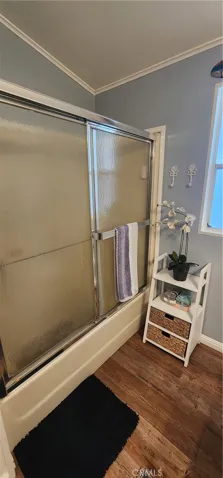 Bathroom tub/shower