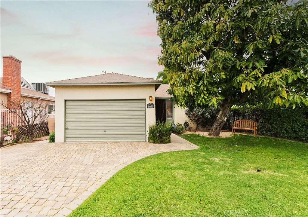 6631 Densmore Avenue, Lake Balboa, California 91406 home-pic-1