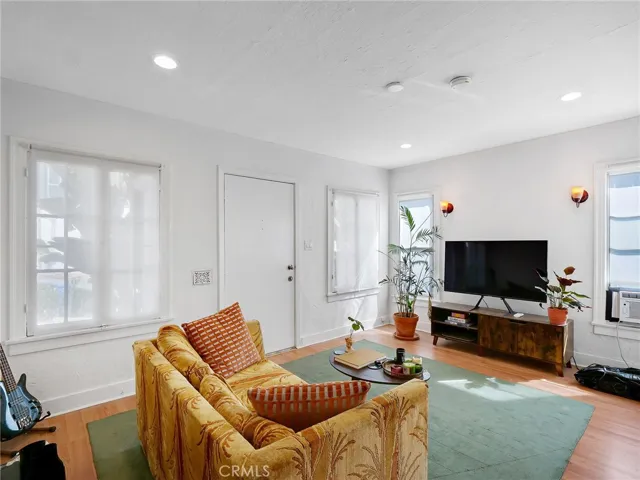 One bedroom front unit