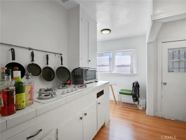 Front 1 bedroom kitchen