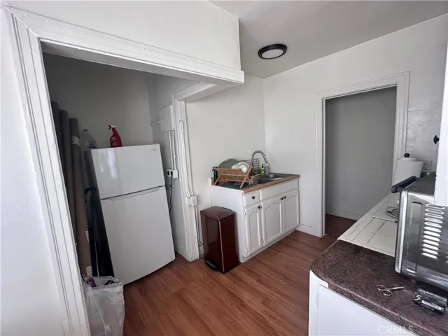 Front 1 bedroom kitchen