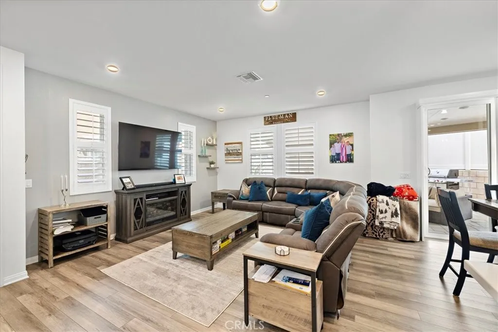 1647 Purple Heart, Upland, California 91784 home-pic-7