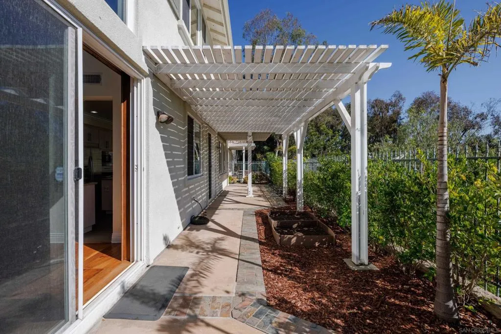 6077 Firwood Row, San Diego, California 92037 home-pic-13