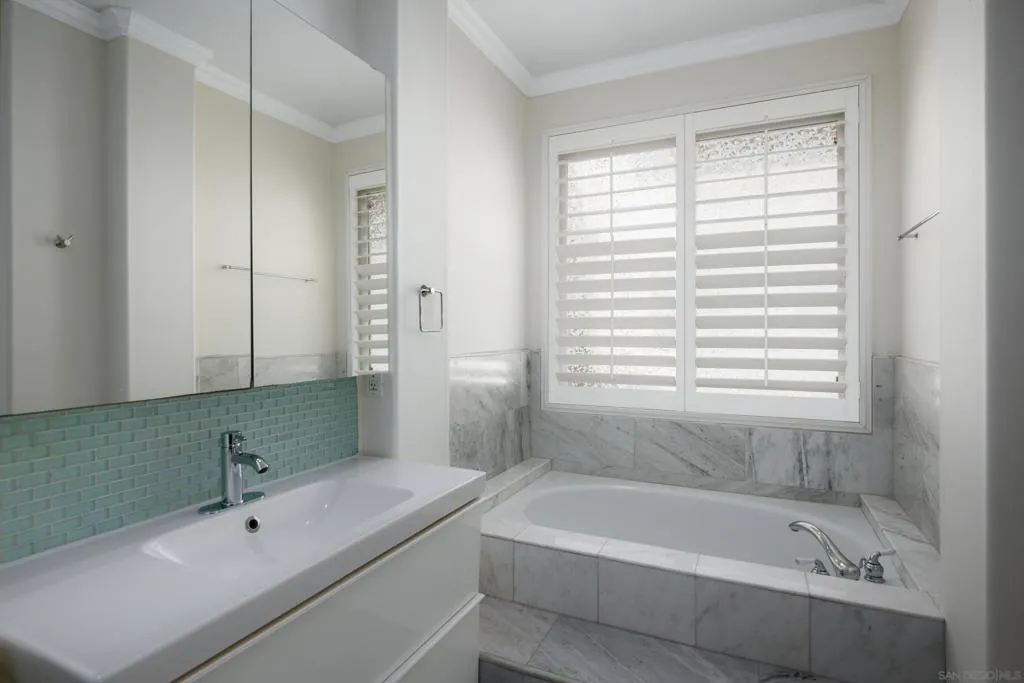 6077 Firwood Row, San Diego, California 92037 home-pic-19