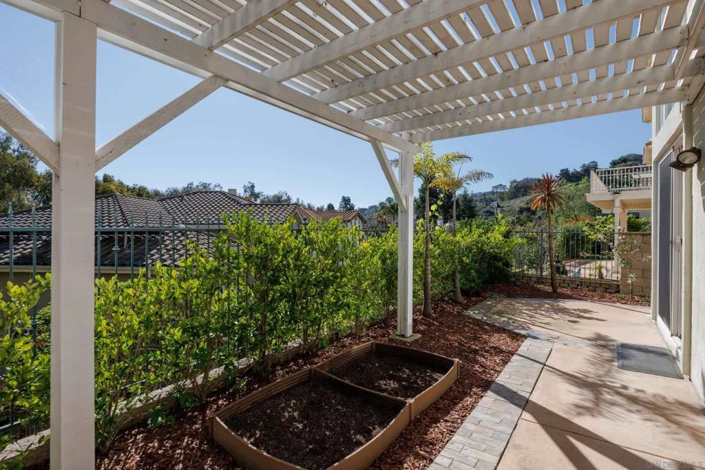 6077 Firwood Row, San Diego, California 92037 home-pic-14