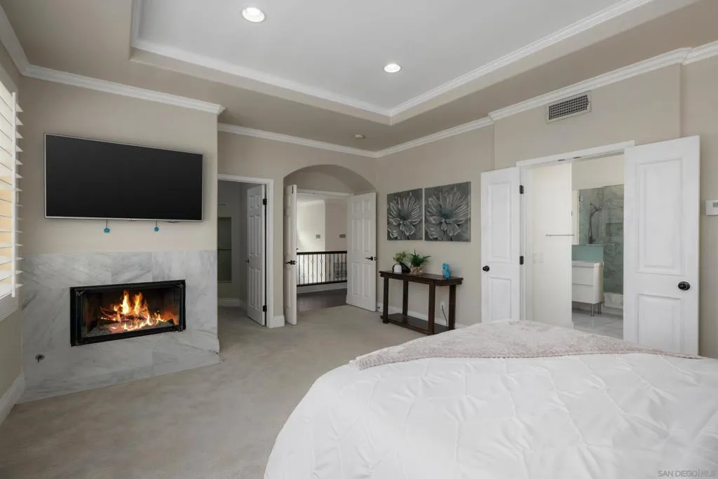 6077 Firwood Row, San Diego, California 92037 home-pic-16
