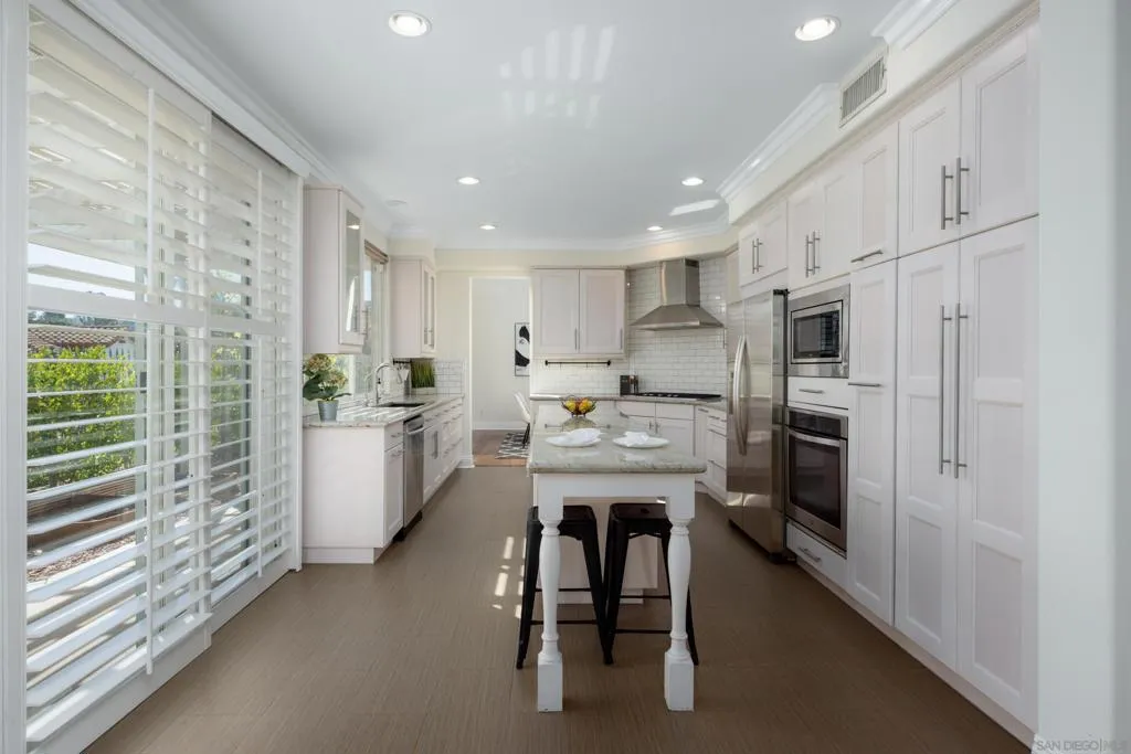 6077 Firwood Row, San Diego, California 92037 home-pic-11
