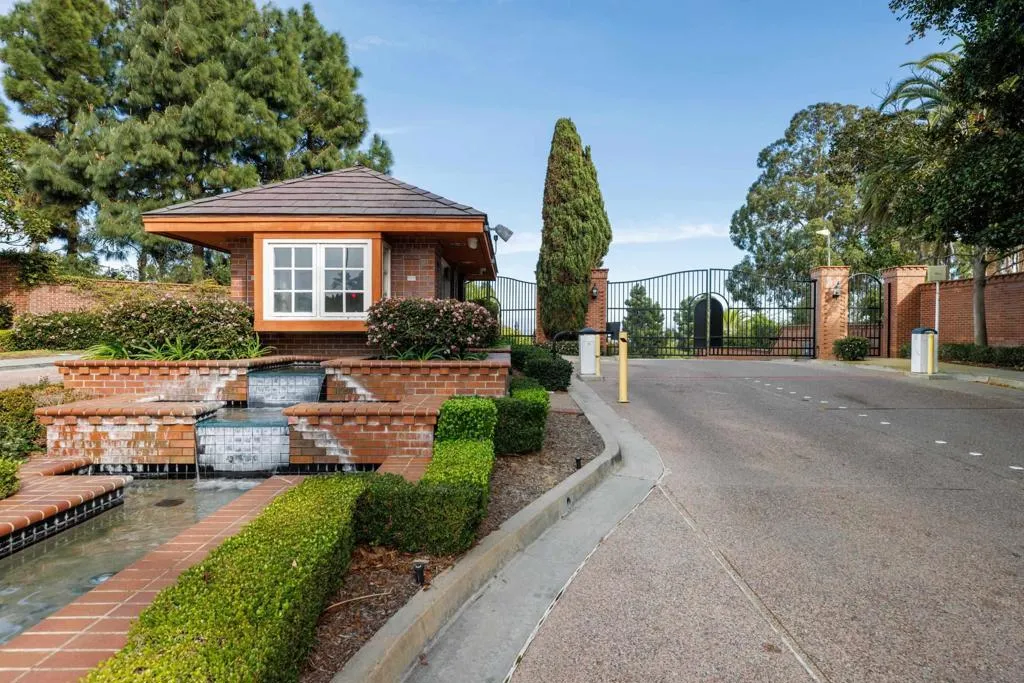 6077 Firwood Row, San Diego, California 92037 home-pic-29