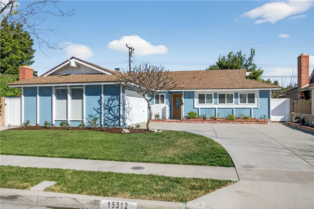 15312 Hanover Lane, Huntington Beach, California 92647 home-pic-1