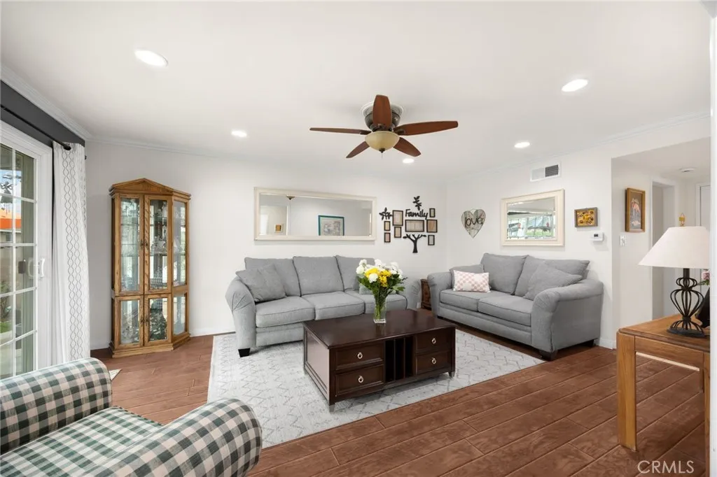 12526 Chadwell, Lakewood, California 90715 home-pic-8