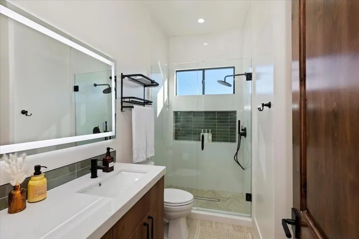 2nd Full Bathroom