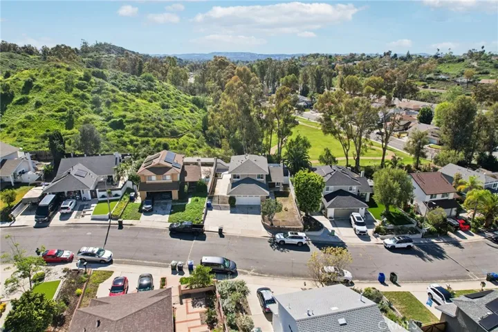 27172 Valleymont Rd., Lake Forest, California 92630