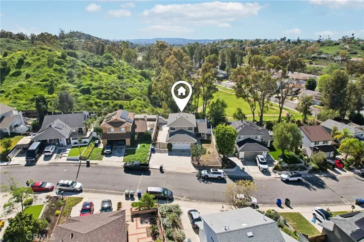 27172 Valleymont Rd., Lake Forest, California 92630
