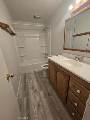 Hall bathroom.